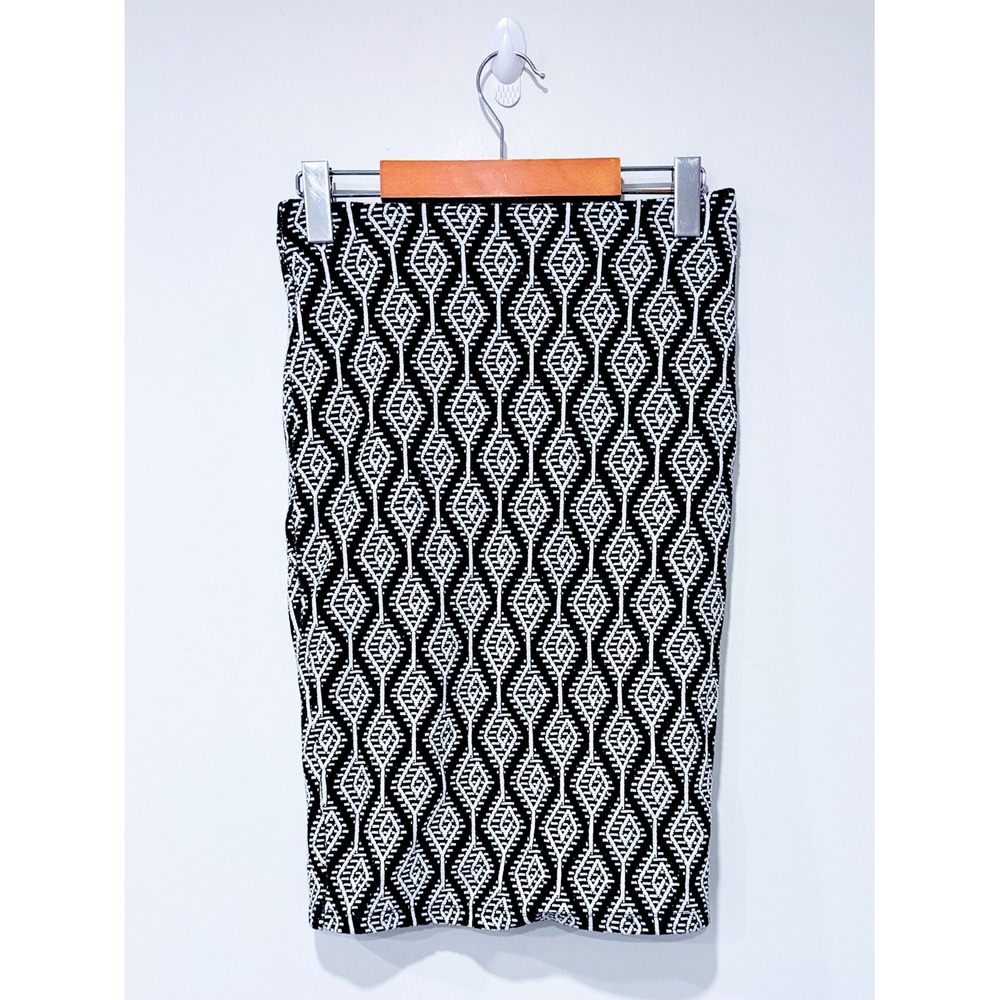 ZARA Black white patterned skirt | Textured‎ fitted | Medium